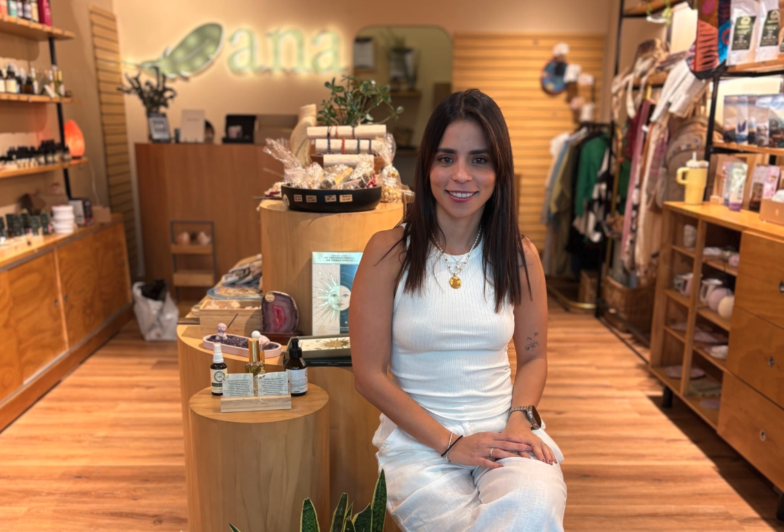 Ana en su tienda